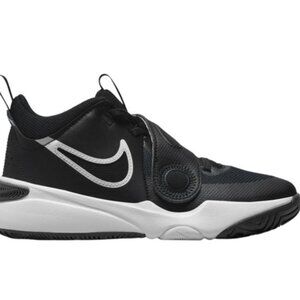 Nike Team Hustle D 11   size 5 youth  new basketball sneakers  shoes youth shoes